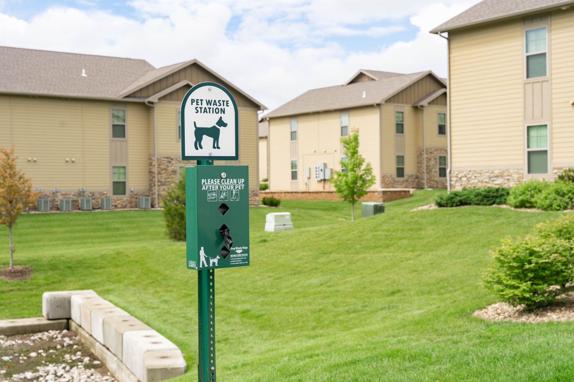 Kten place apartments dog sign in de soto, ks