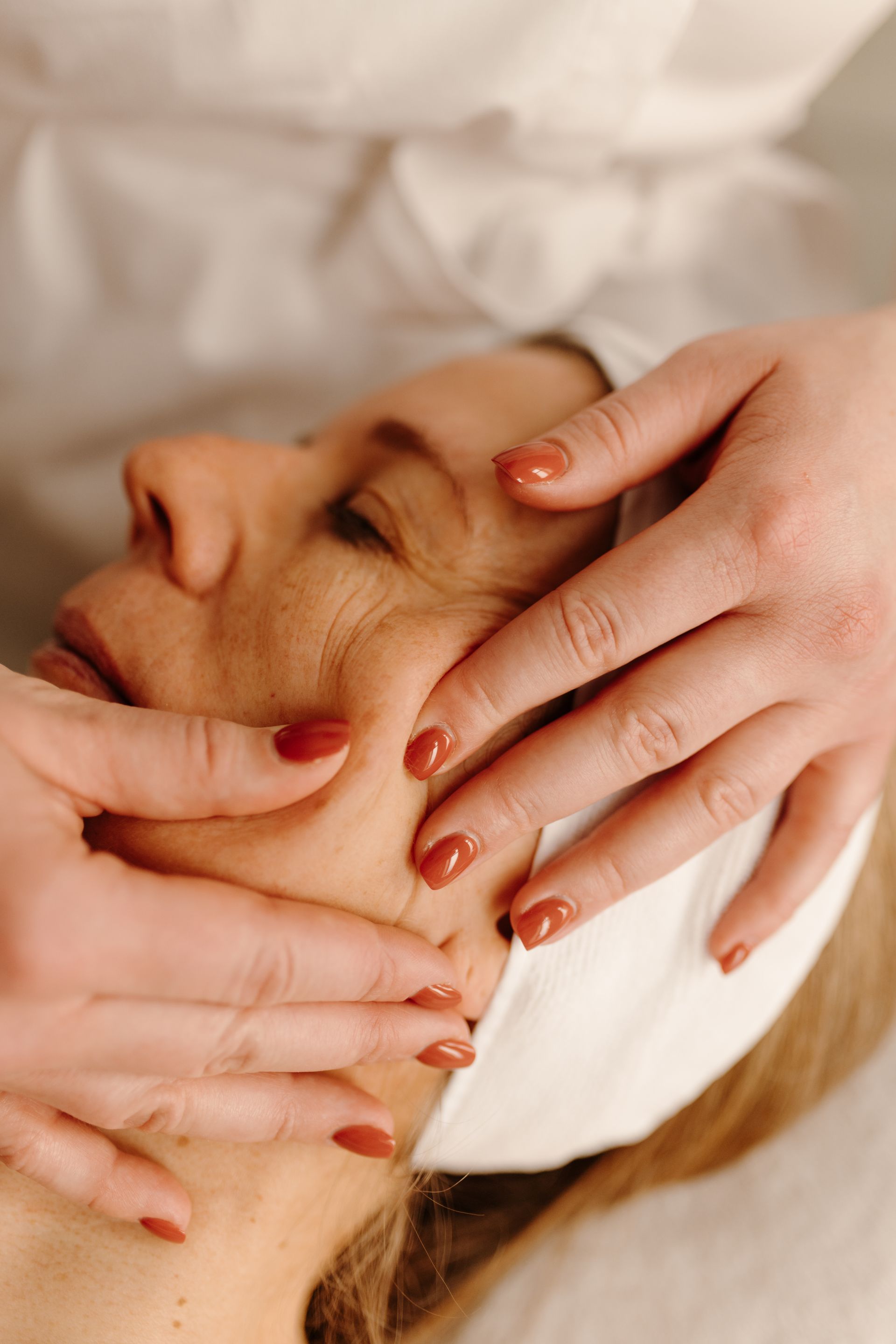 Bindweefselmassage gezichtsbehandeling bij Glow Spa in Drachten