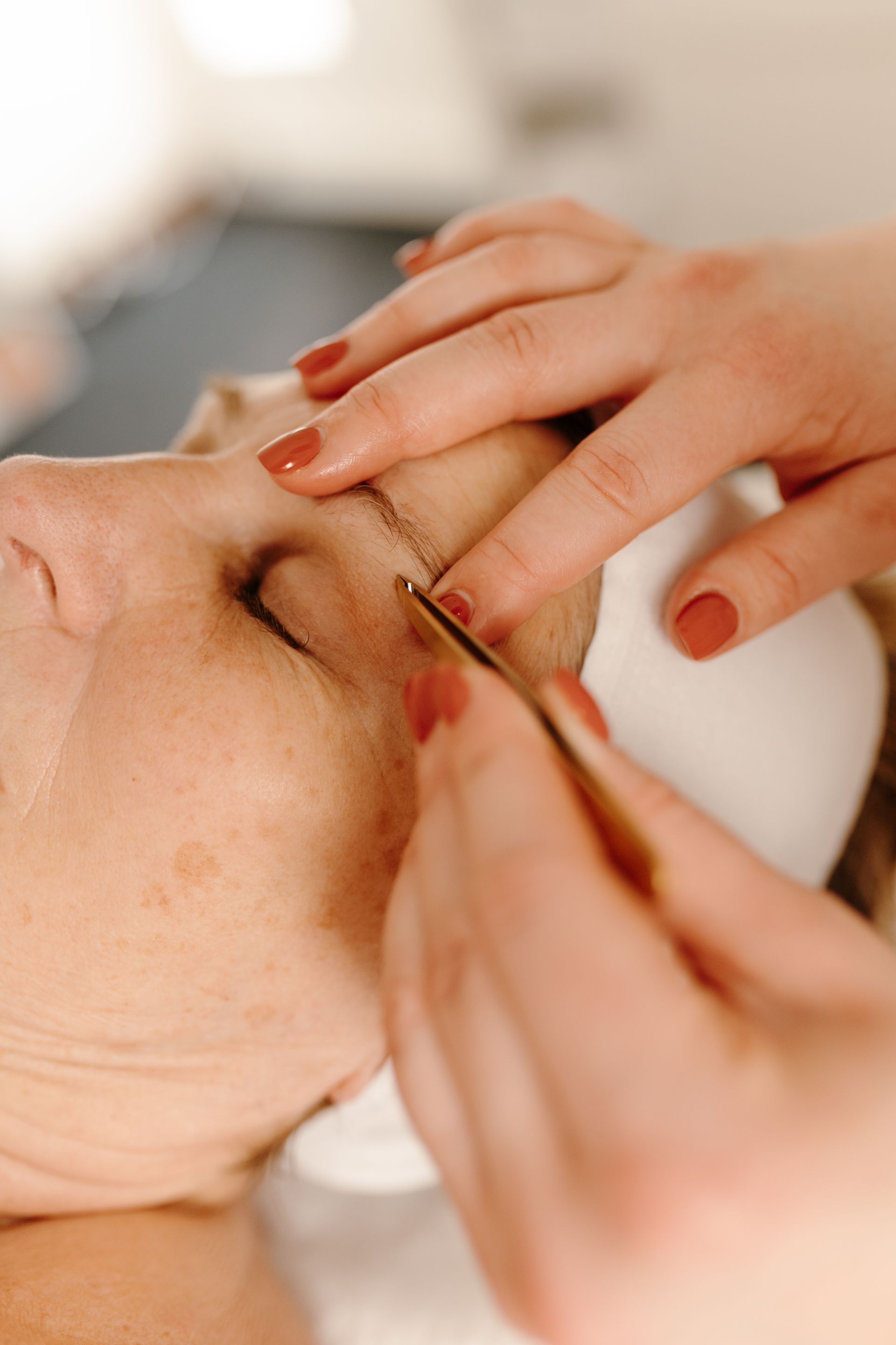 Verven van de wenkbrauwen en wimpers in Drachten bij Glow Spa