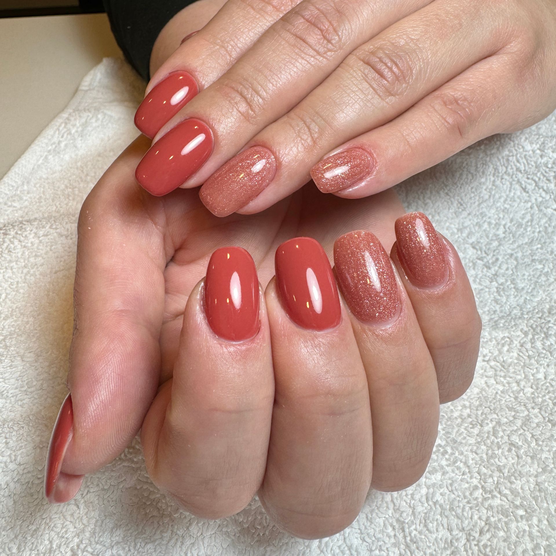Gel manicure gezet bij Glow Spa in Drachten