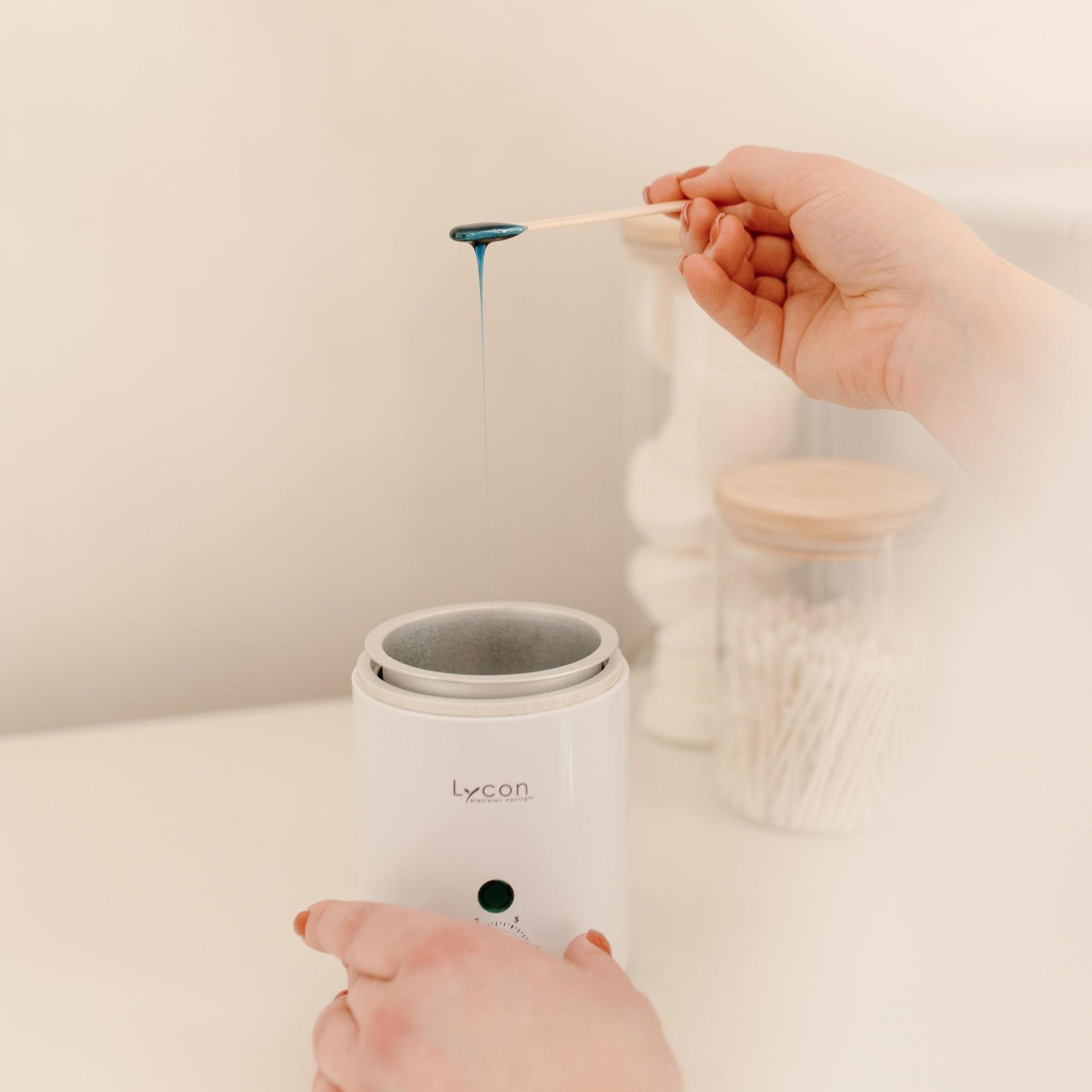 Verven van de wenkbrauwen en wimpers in Drachten bij Glow Spa