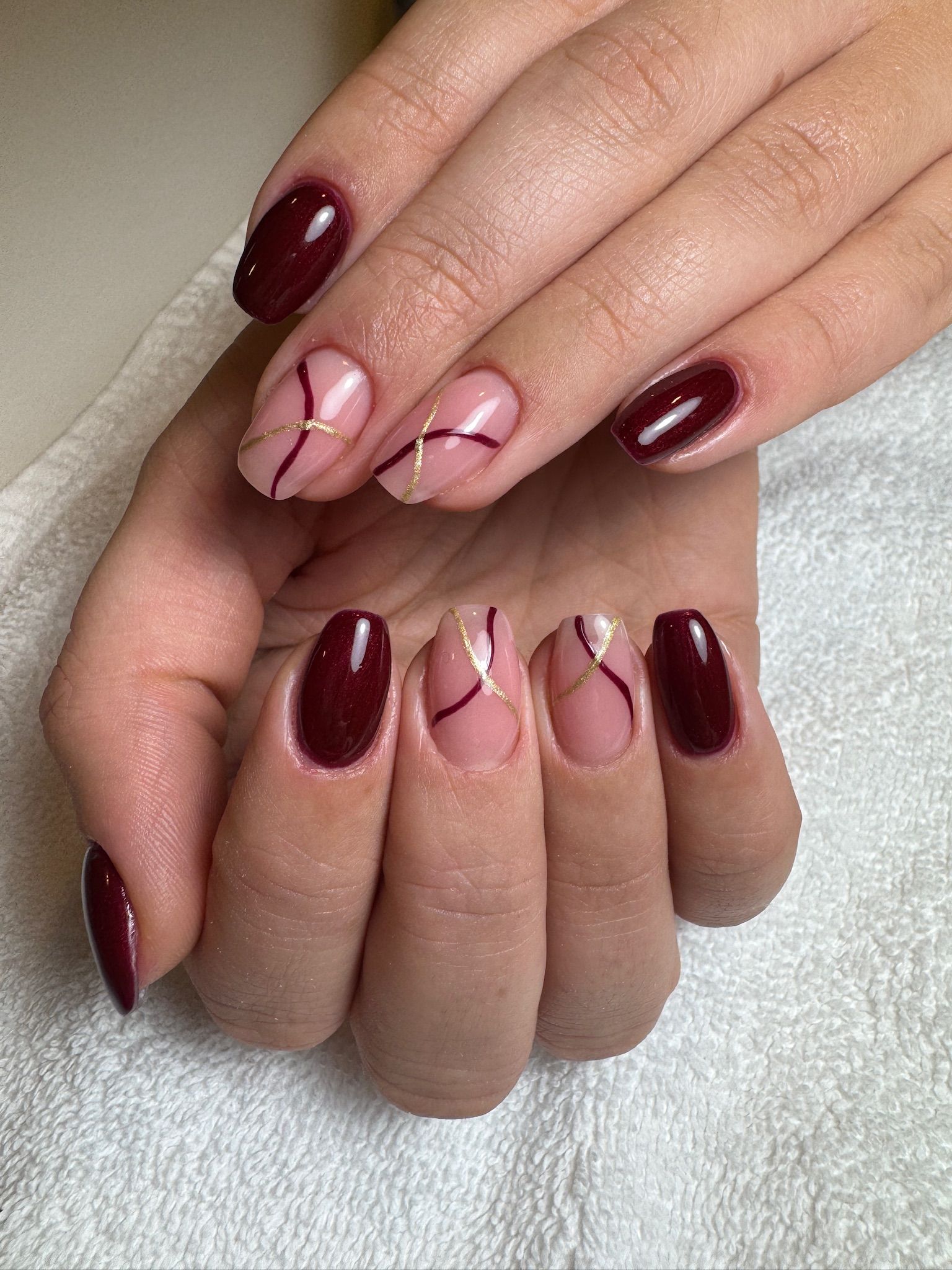 Nailart bij een gel manicure gezet bij Glow Spa in Drachten