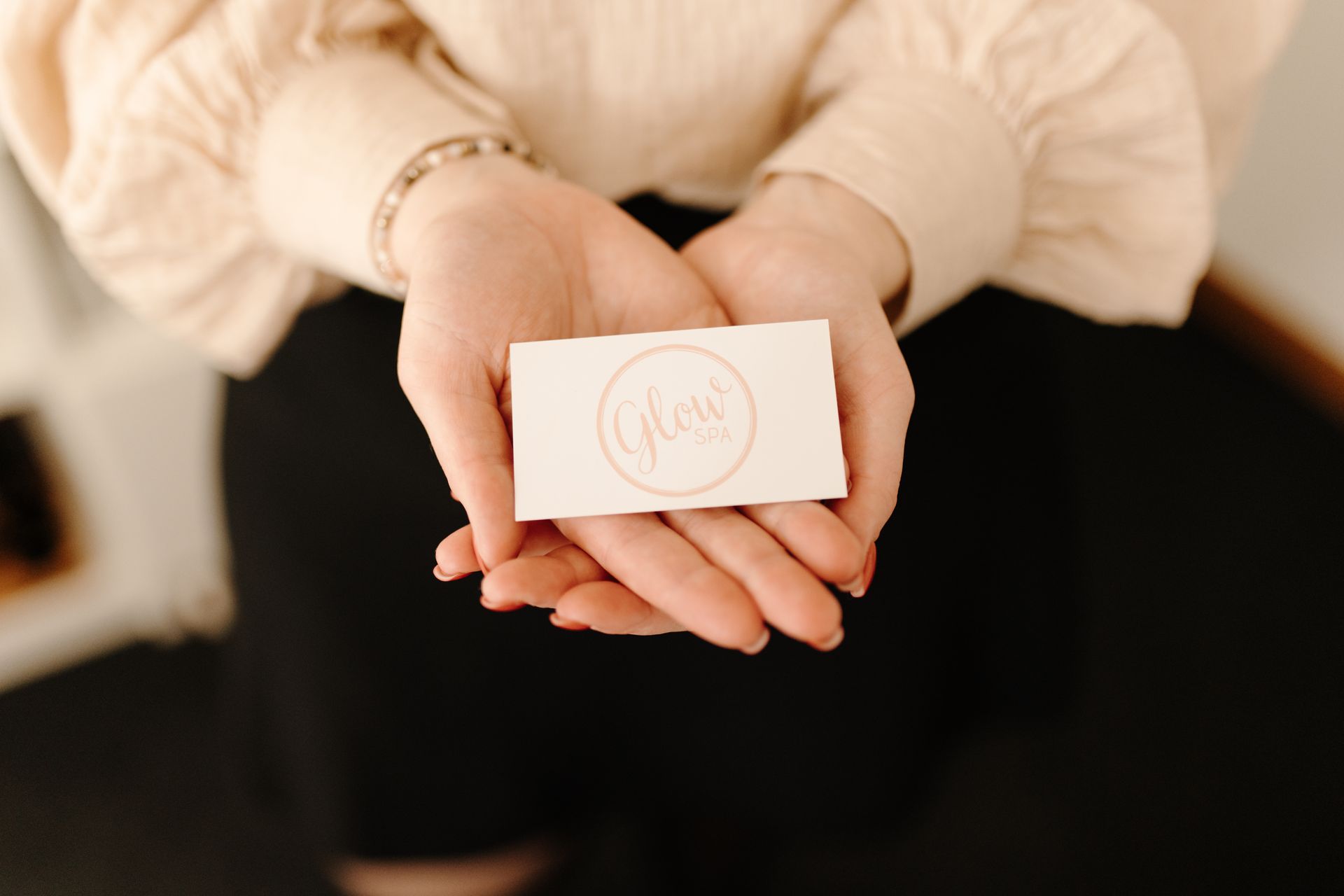 Handmassage bij een strength manicure in Drachten