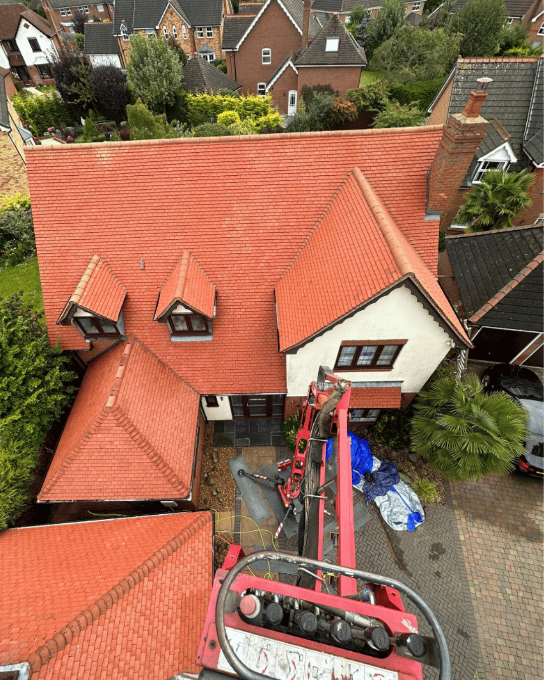 Roof cleaning and moss removal service in solihull to remove algae