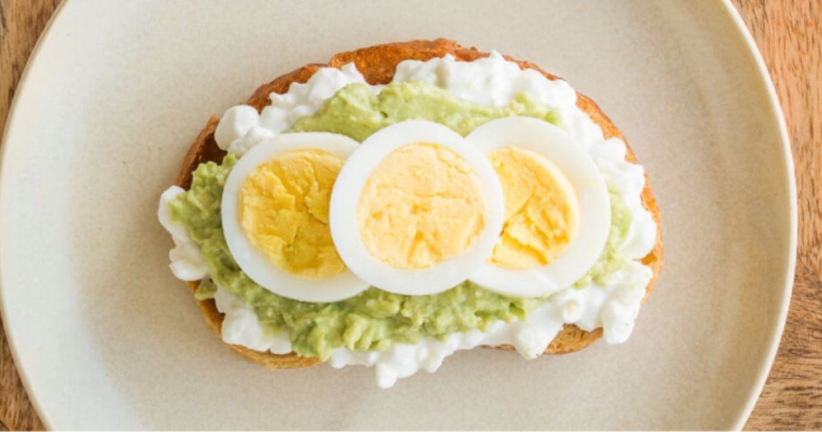 Avocado, Cottage Cheese, and Egg on Toast