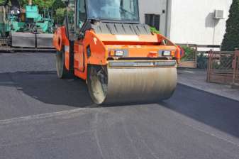Asphalting roads - Seal coating in Glenwood, IA