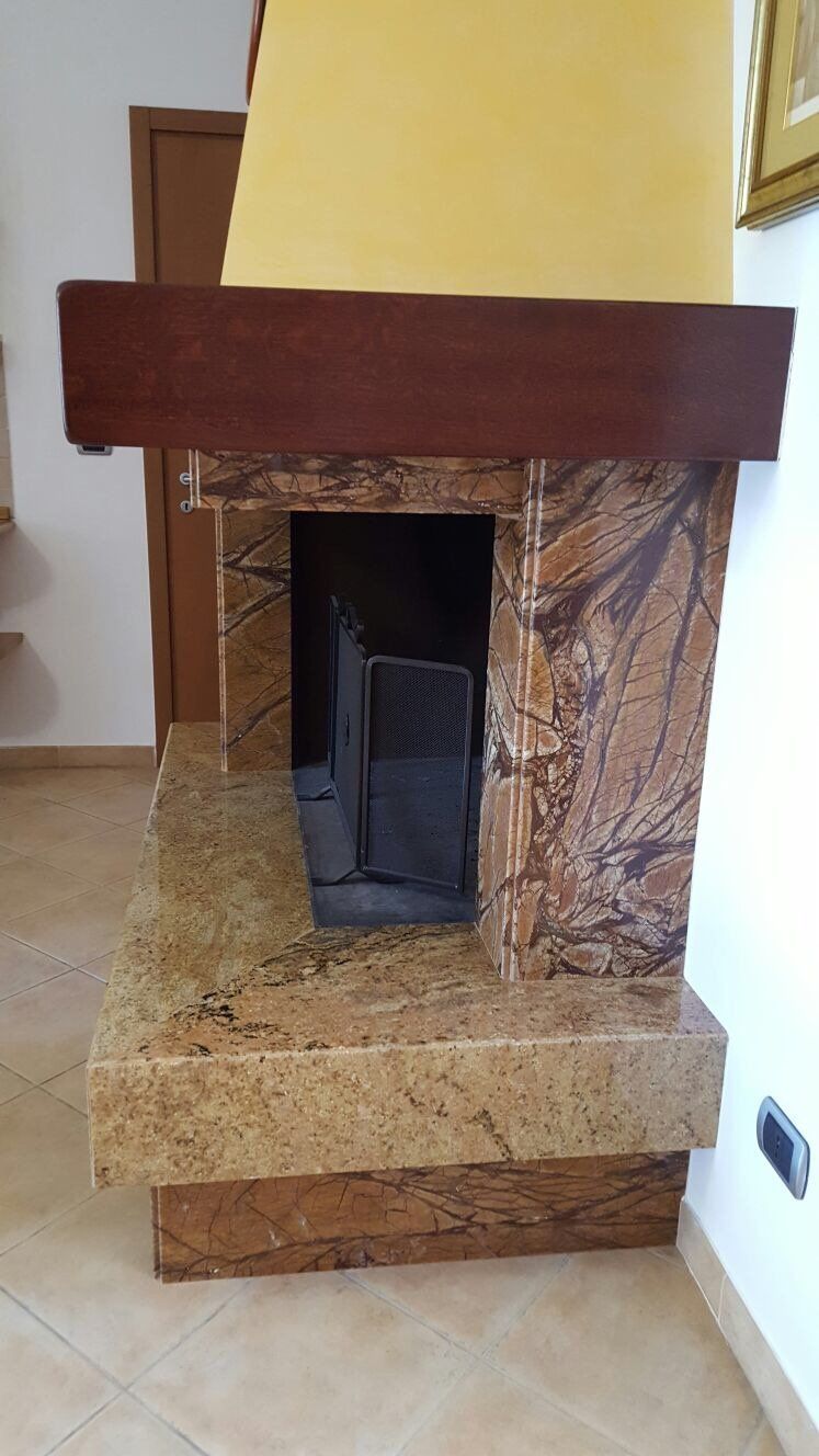 camino decorato marmo