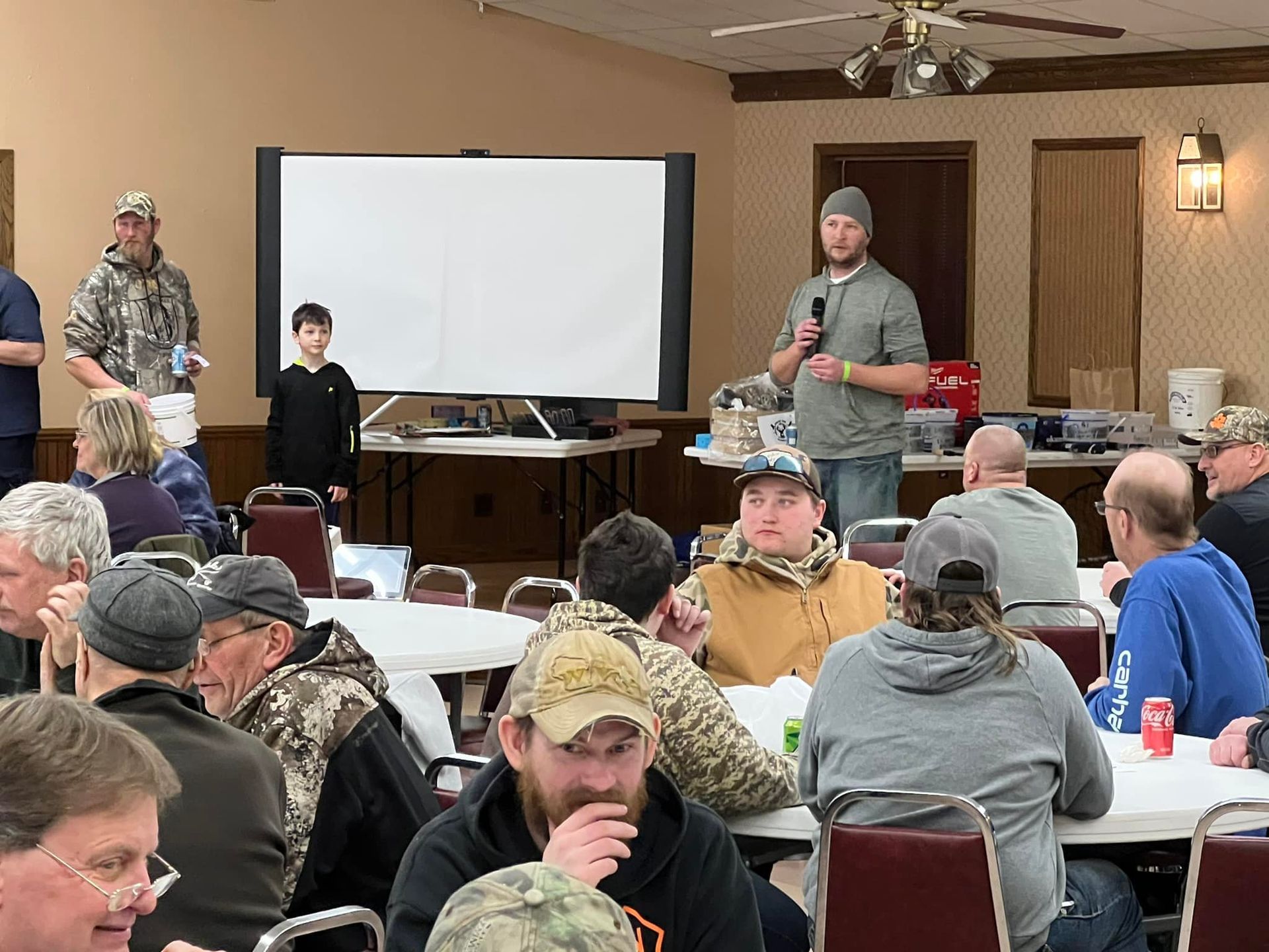 A group of people are sitting at tables in a room.