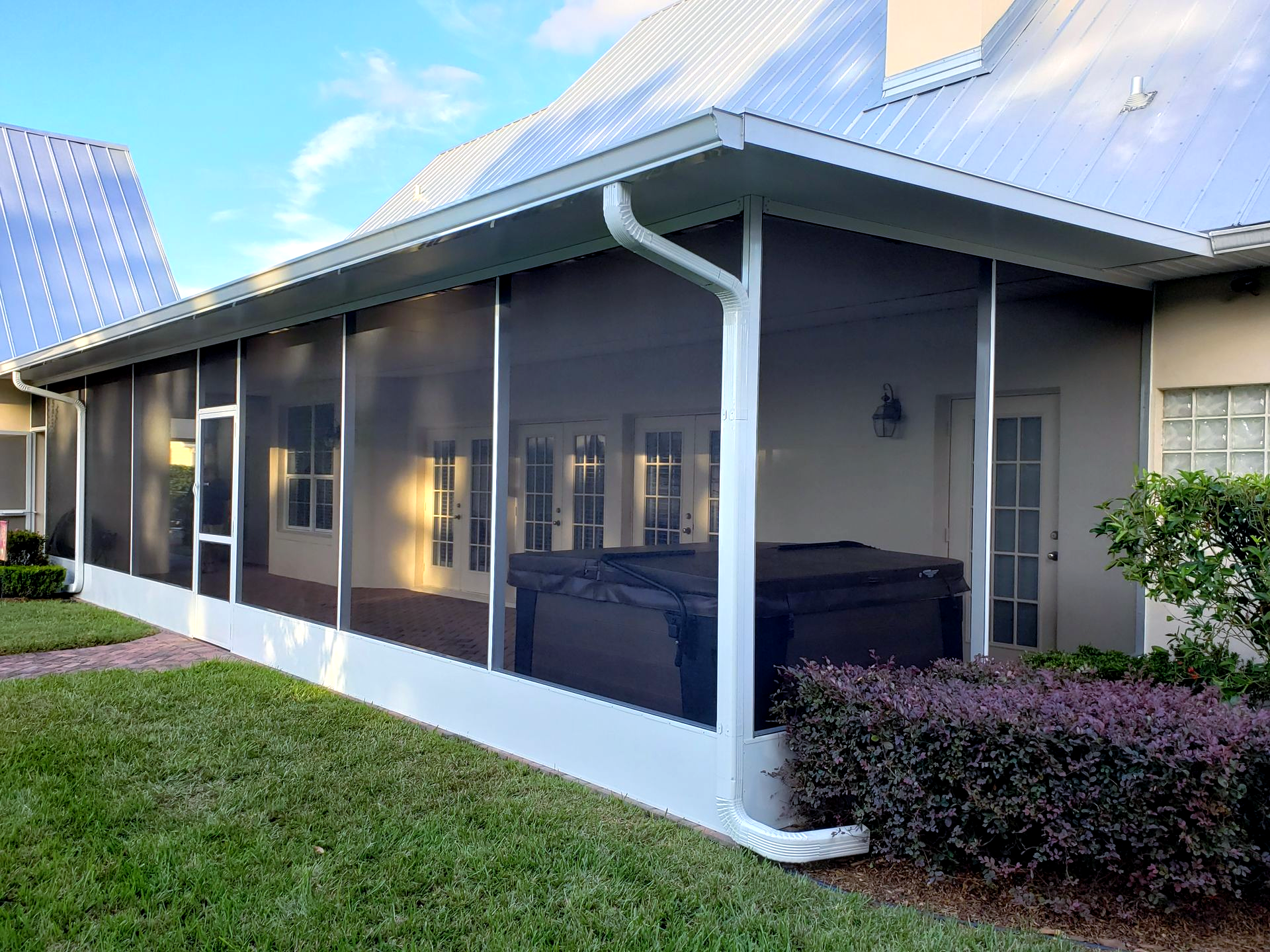 screen room patio enclosure with integrated gutters in Lakeland, FL.