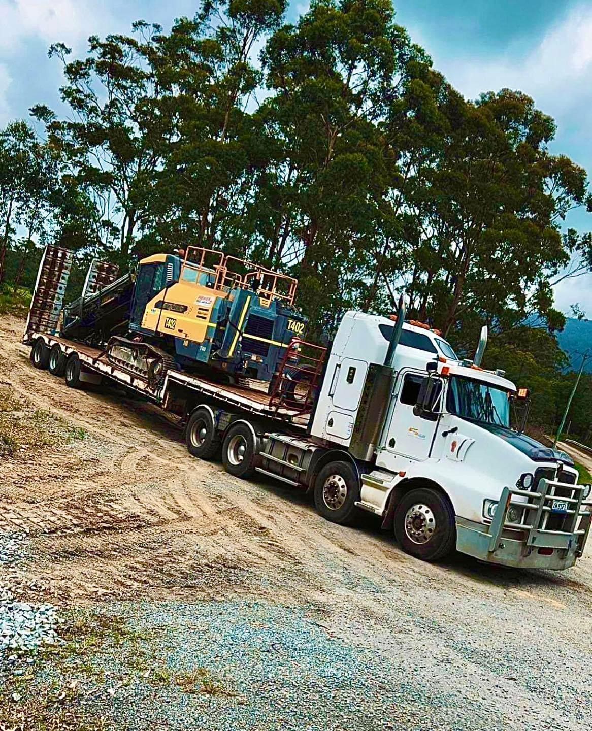 Truck Step Deck — Rutherford, NSW — Goldsprings Heavy Haulage