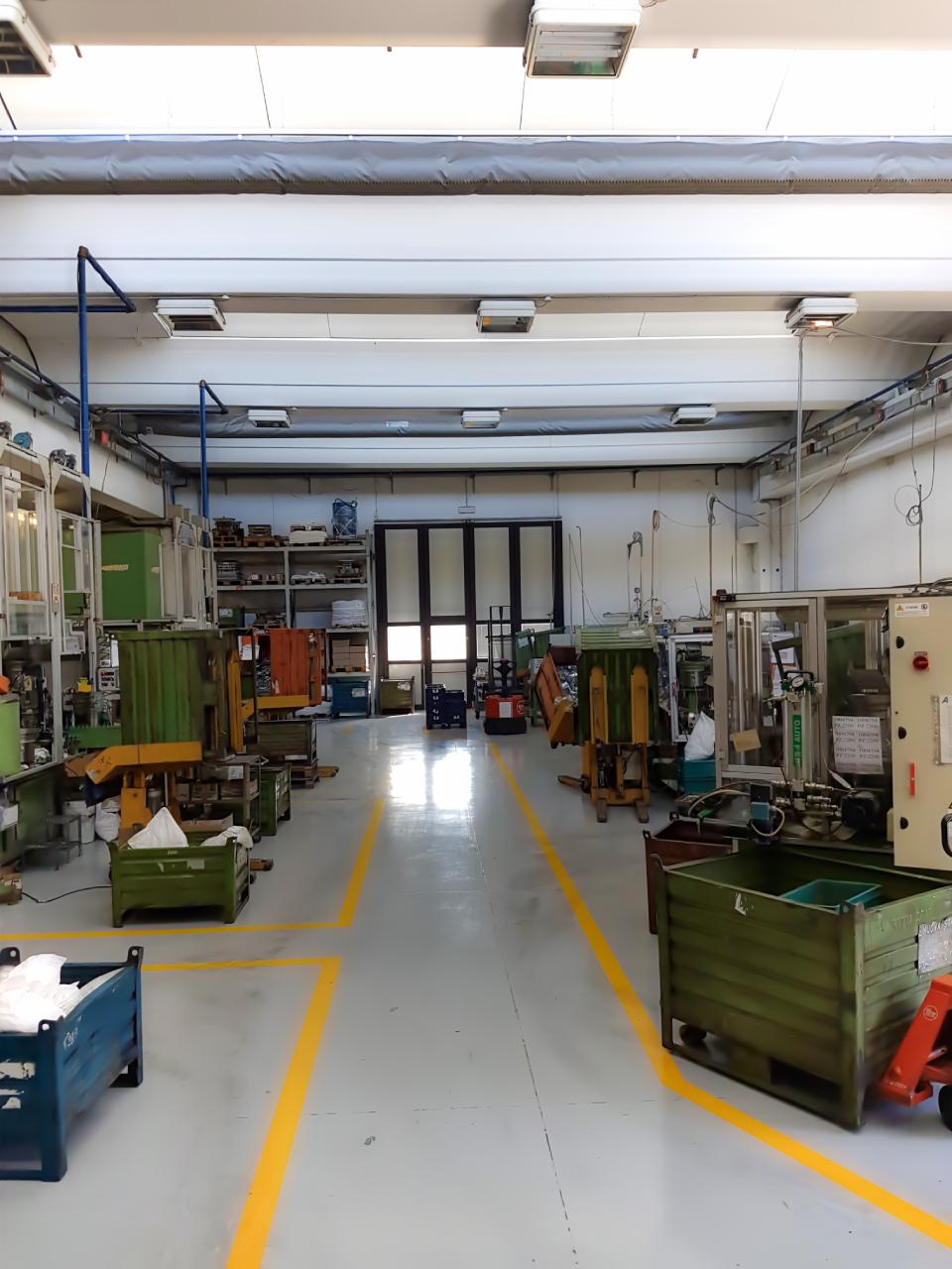 interno di un reparto montaggio e assemblaggio