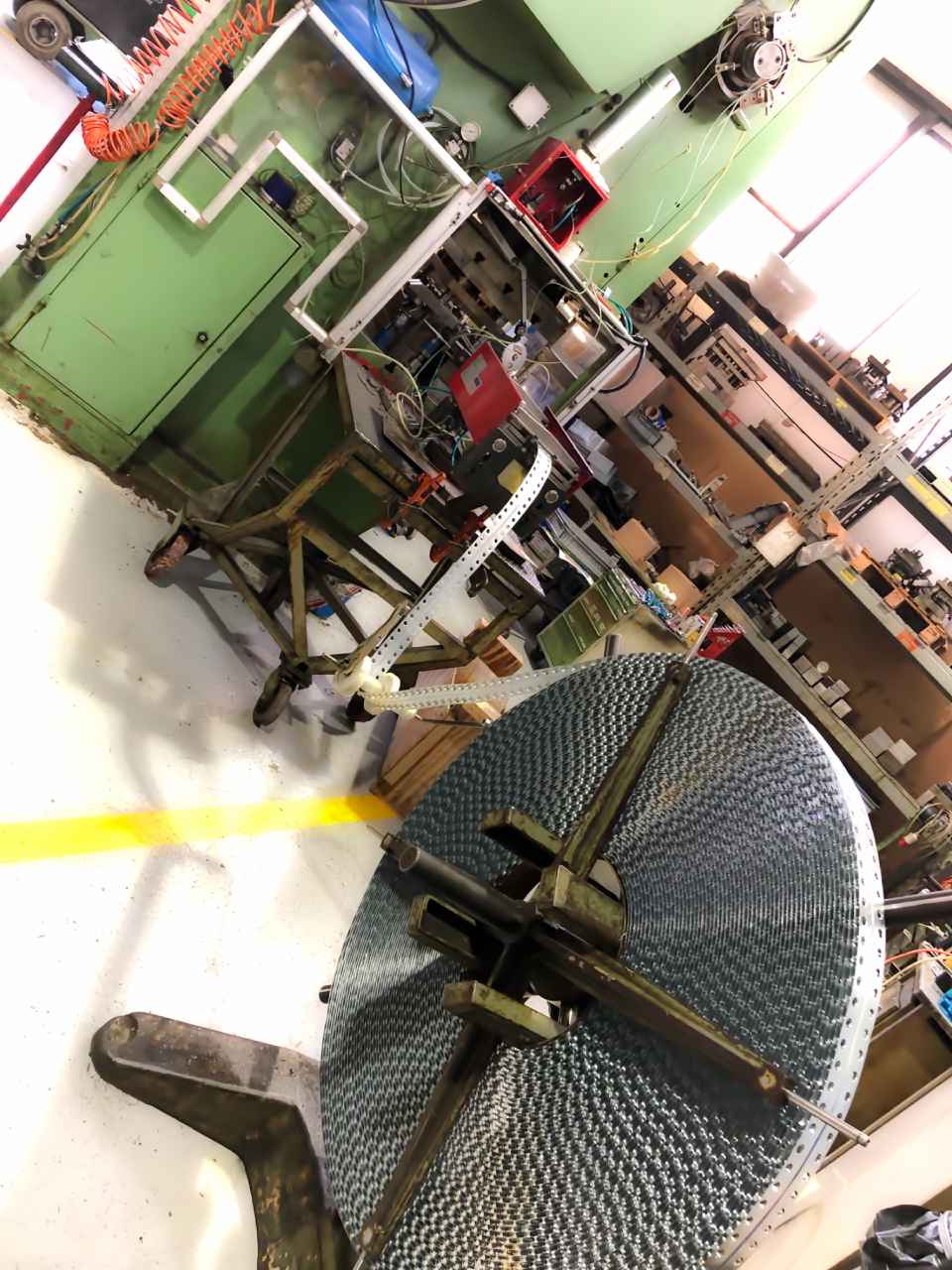 pressa per metalli e altri macchinari