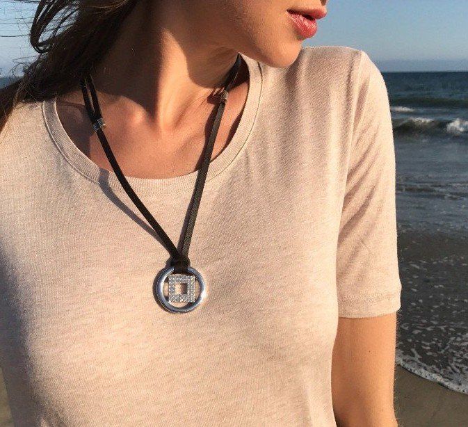 Woman wearing a Connect necklace