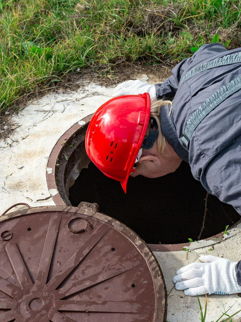 Worker with Red  Safety Hat — San Marcos, TX — L & L Septic & Grease Trap
