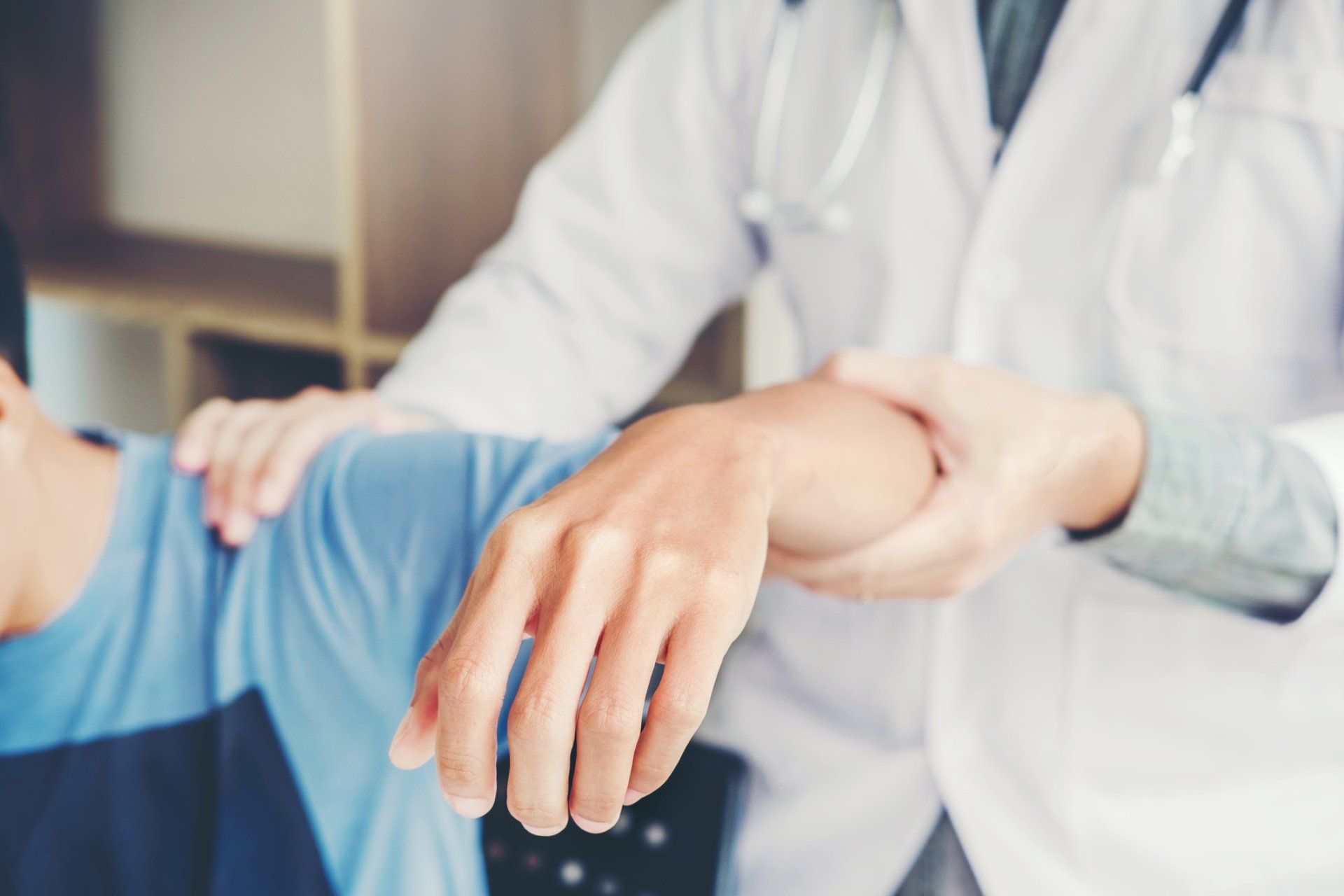 Patient with Shoulder Problem — Waterloo, IA — Fuelling Chiropractic Clinic