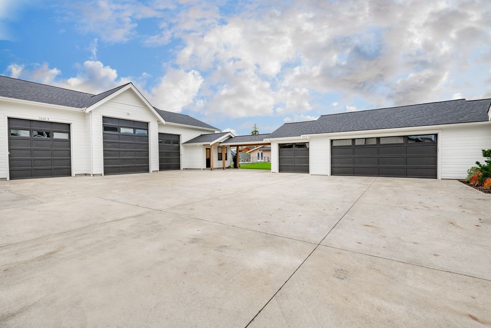 Waypoint Concrete poured a residential broom-finish concrete driveway with gravel trim in Meridian, Idaho.