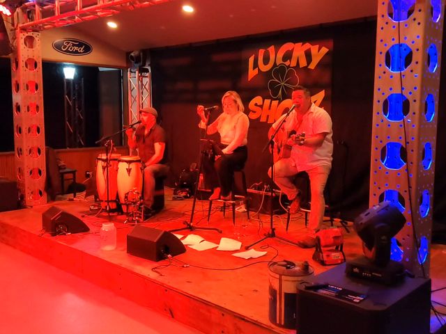 Lucky Shotz | Bar & Restaurant | SE Wisconsin