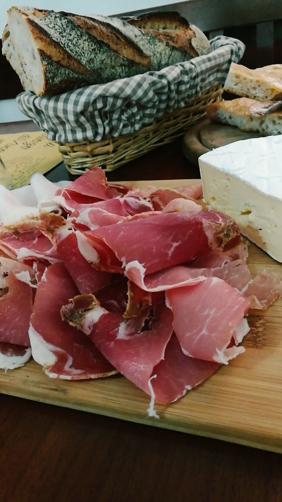 tagliere di salumi e formaggi