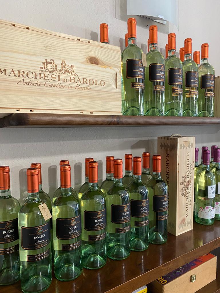 scelta di vini bianchi e rossi