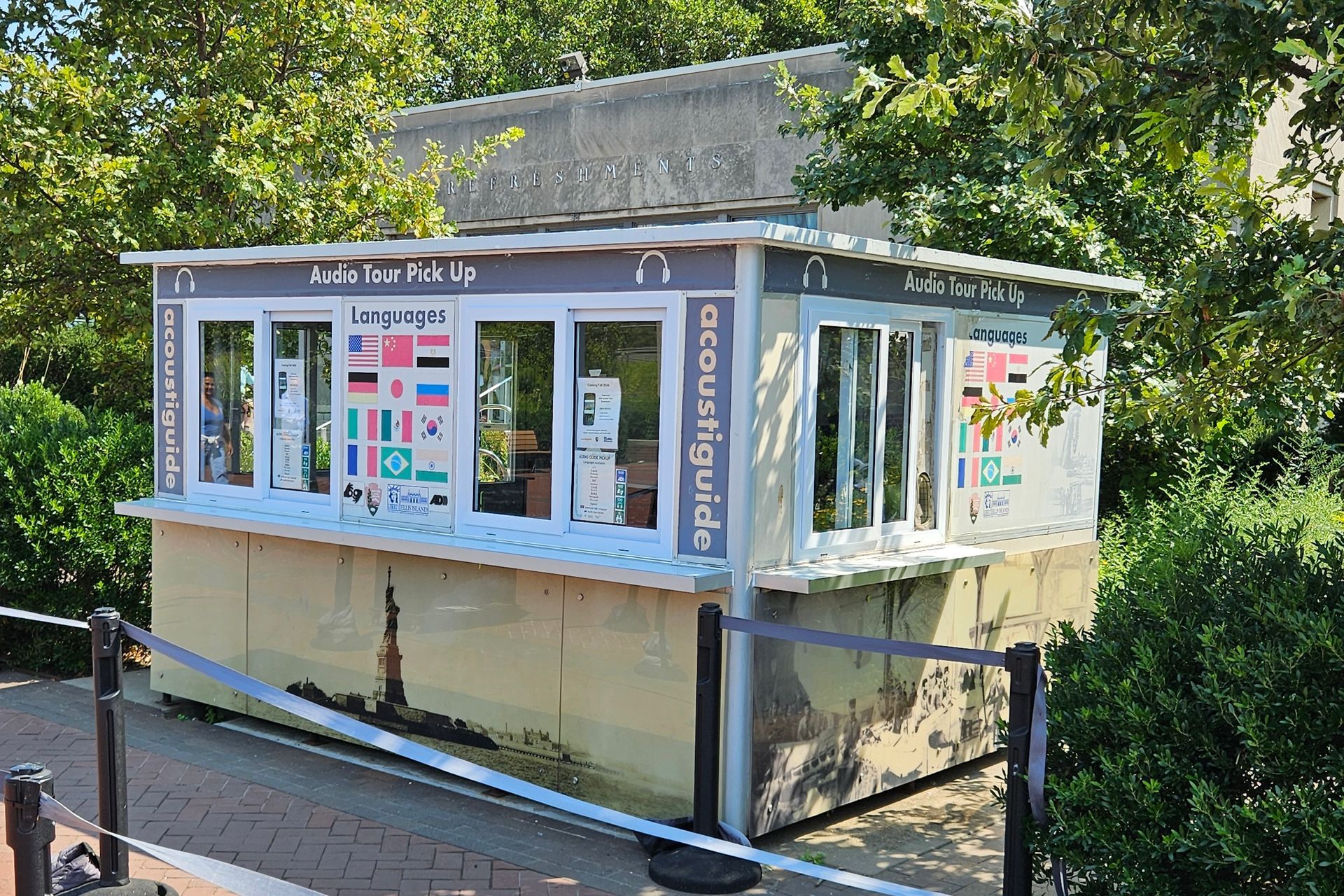 Small kiosk with 
