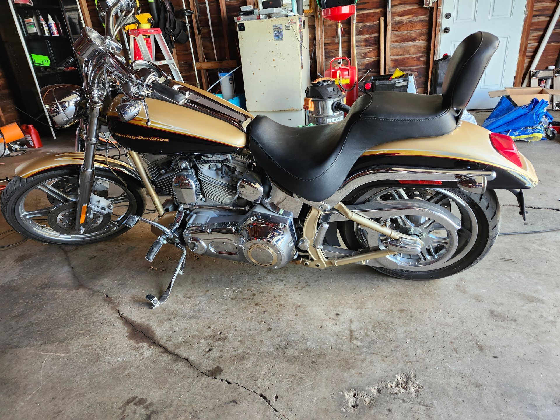 A harley davidson motorcycle is parked in a garage.