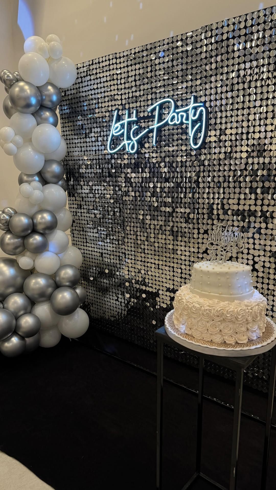 Fondo de fiesta con letrero de neón