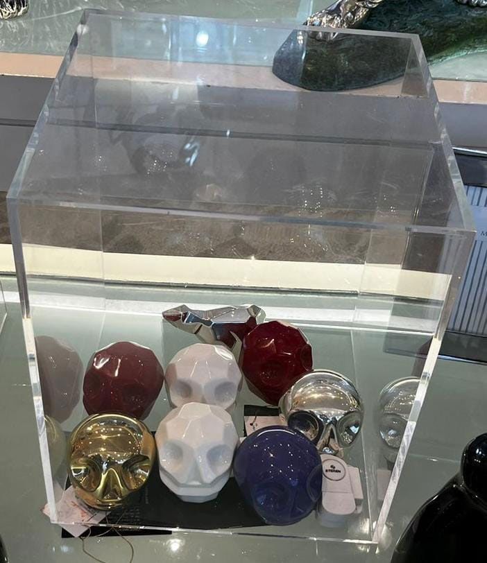 Distribución de productos acrílicos