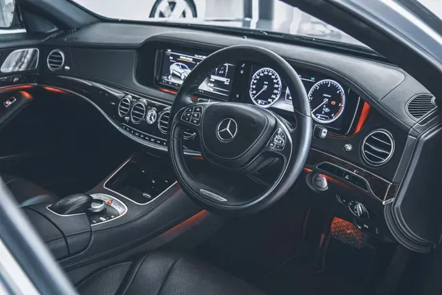 Booking Chauffeurs Luxury Car Service Mercedes 