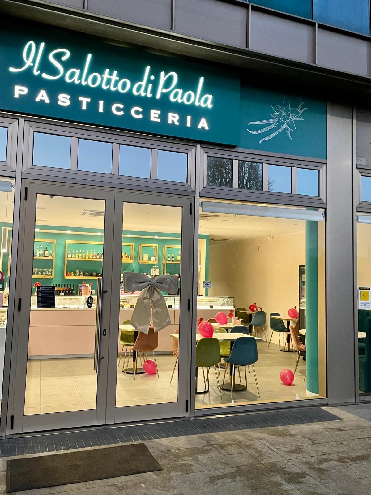 Esterno della pasticceria 