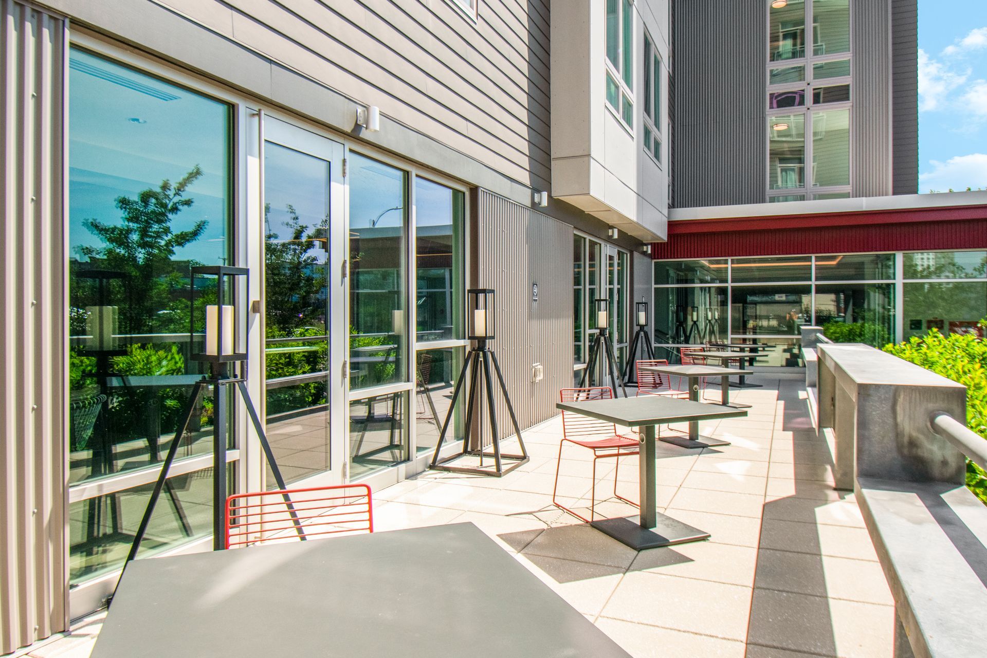 Apartment community outdoor lounge at Trac 75.