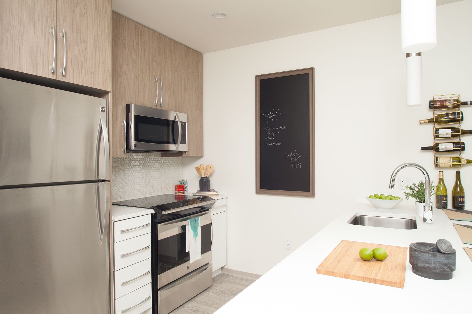 Apartment kitchen with modern design at Trac 75.