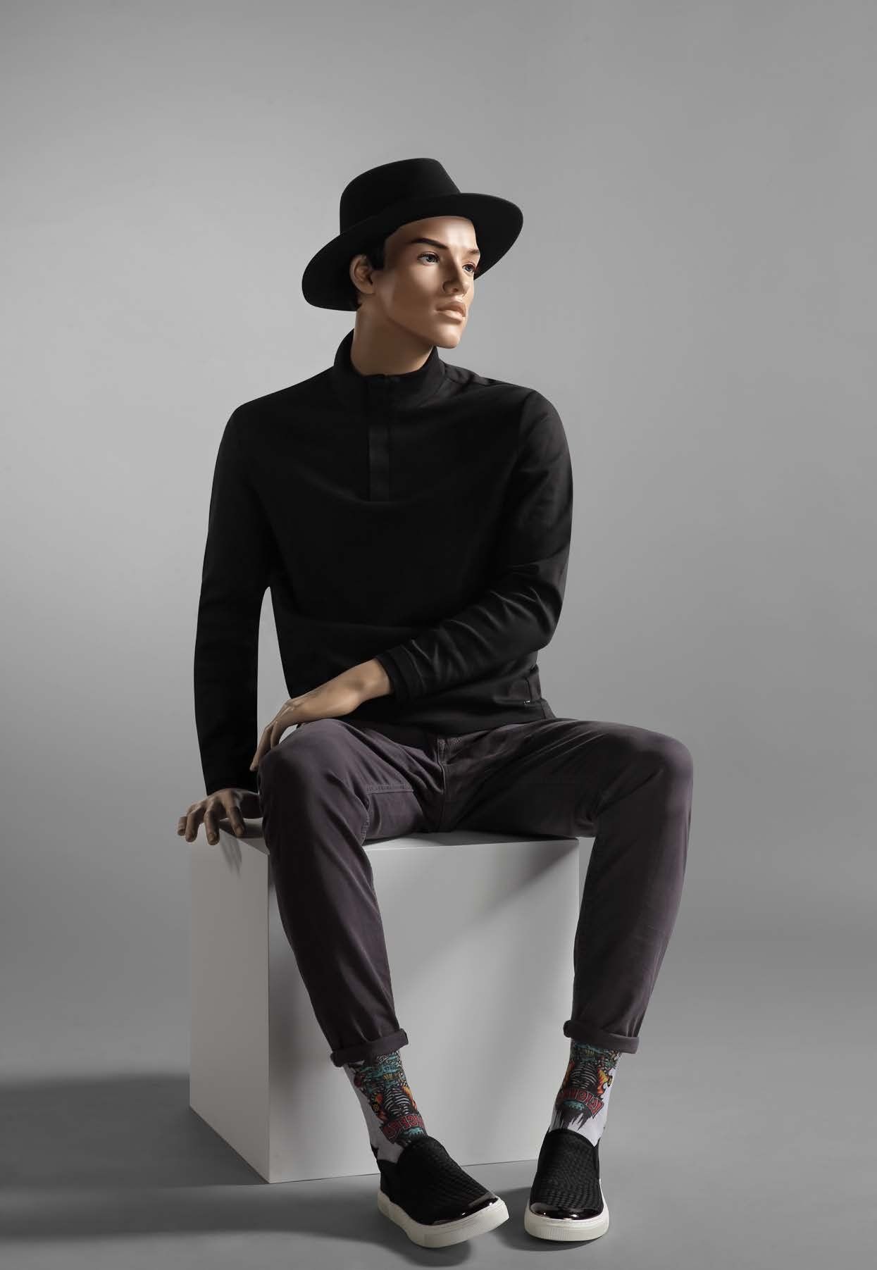 Mannequins bust forms Canada