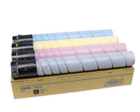 Cartuchos de tóner en negro, cian, amarillo, rosa y gris dispuestos en una caja de cartón.