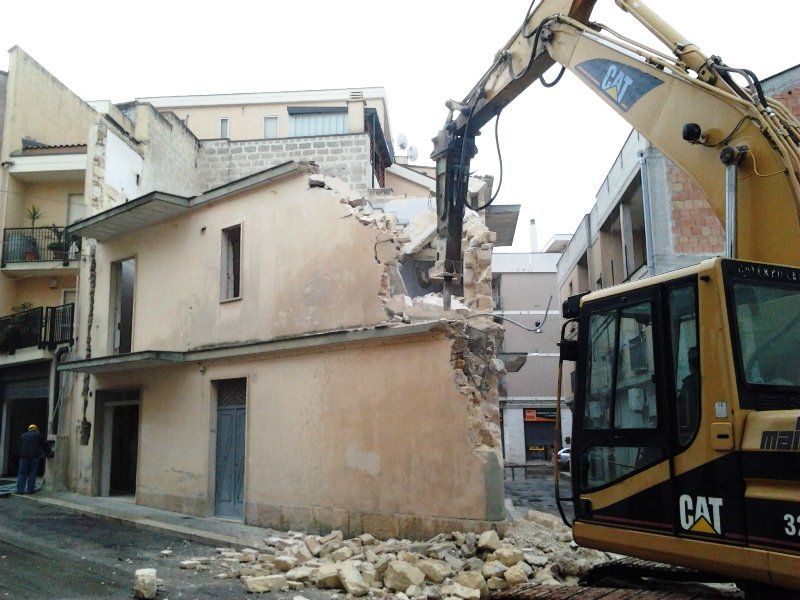 demolizione edificio