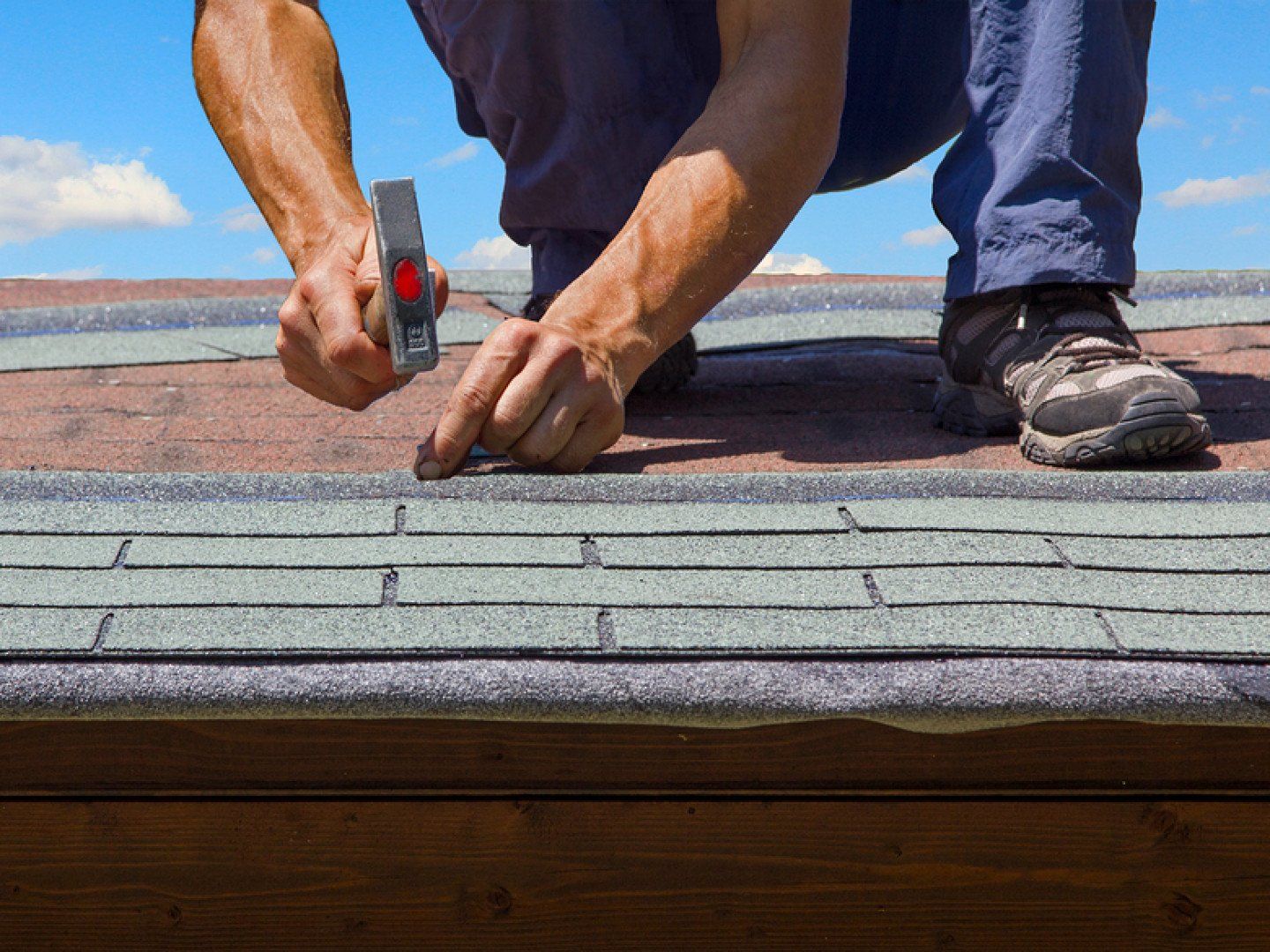 man renew roof for summer