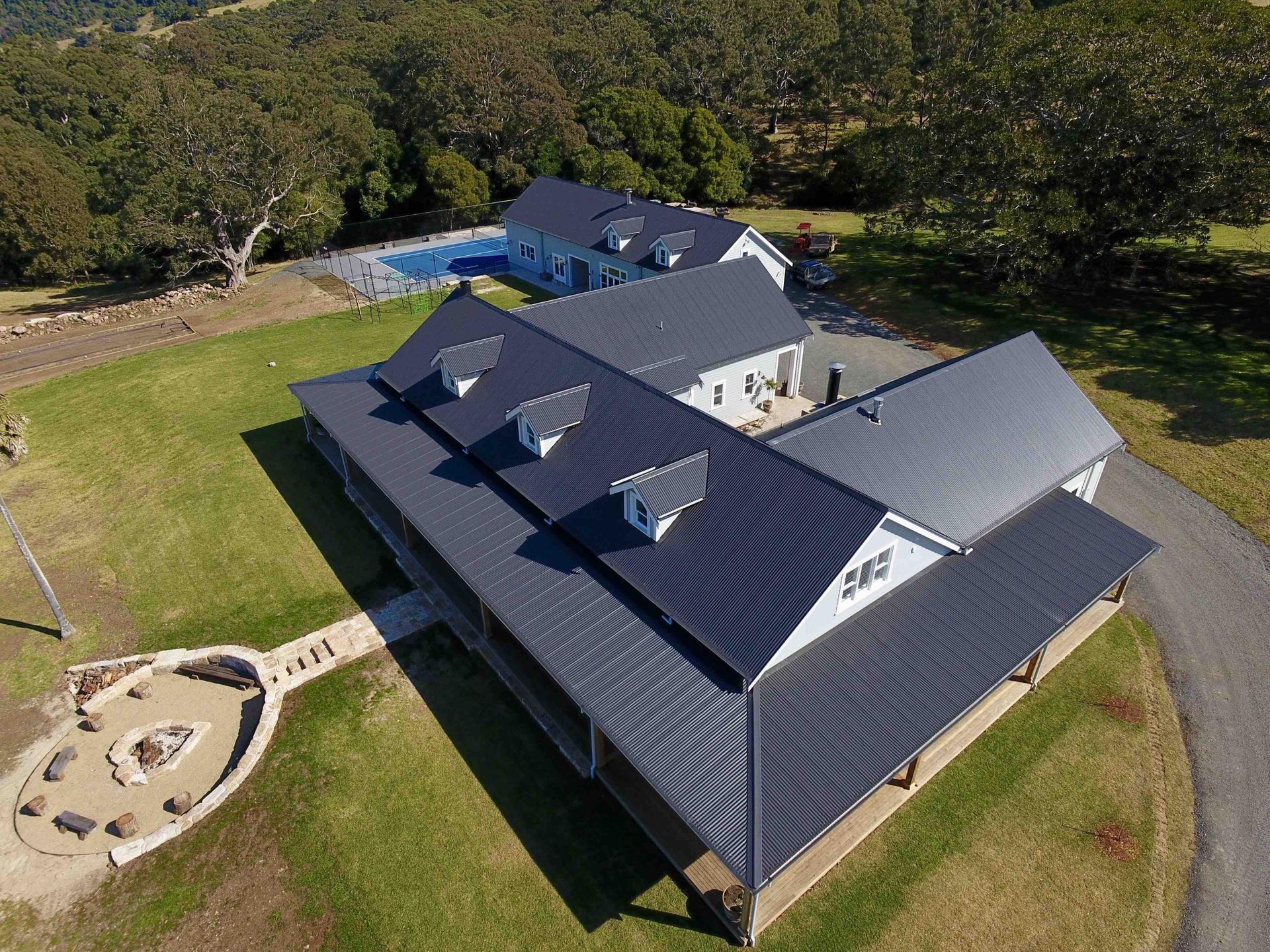 Dark Colorbond roofing— Steel Frame Company In Mudgee, NSW
