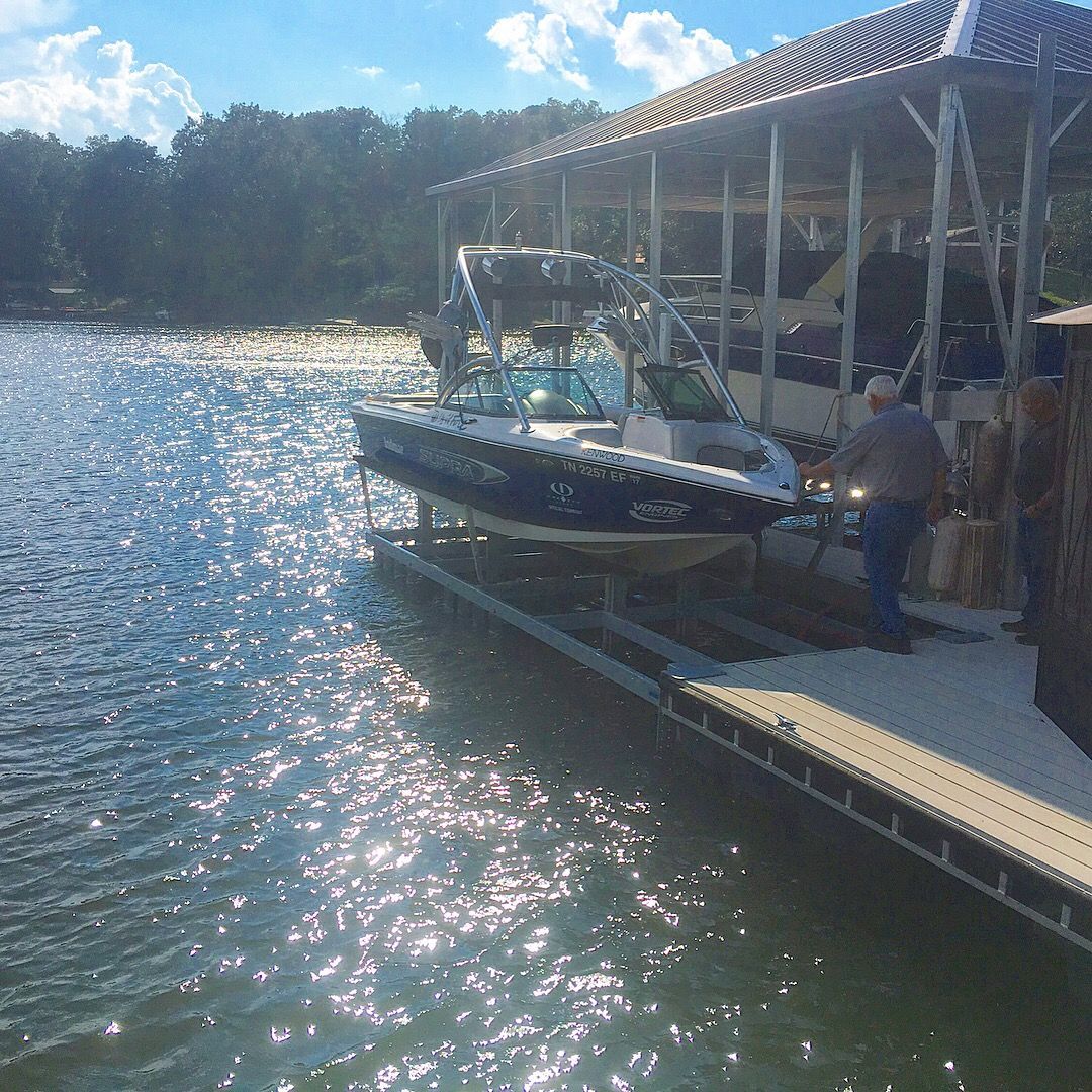 A boat is docked at a dock on a lake
