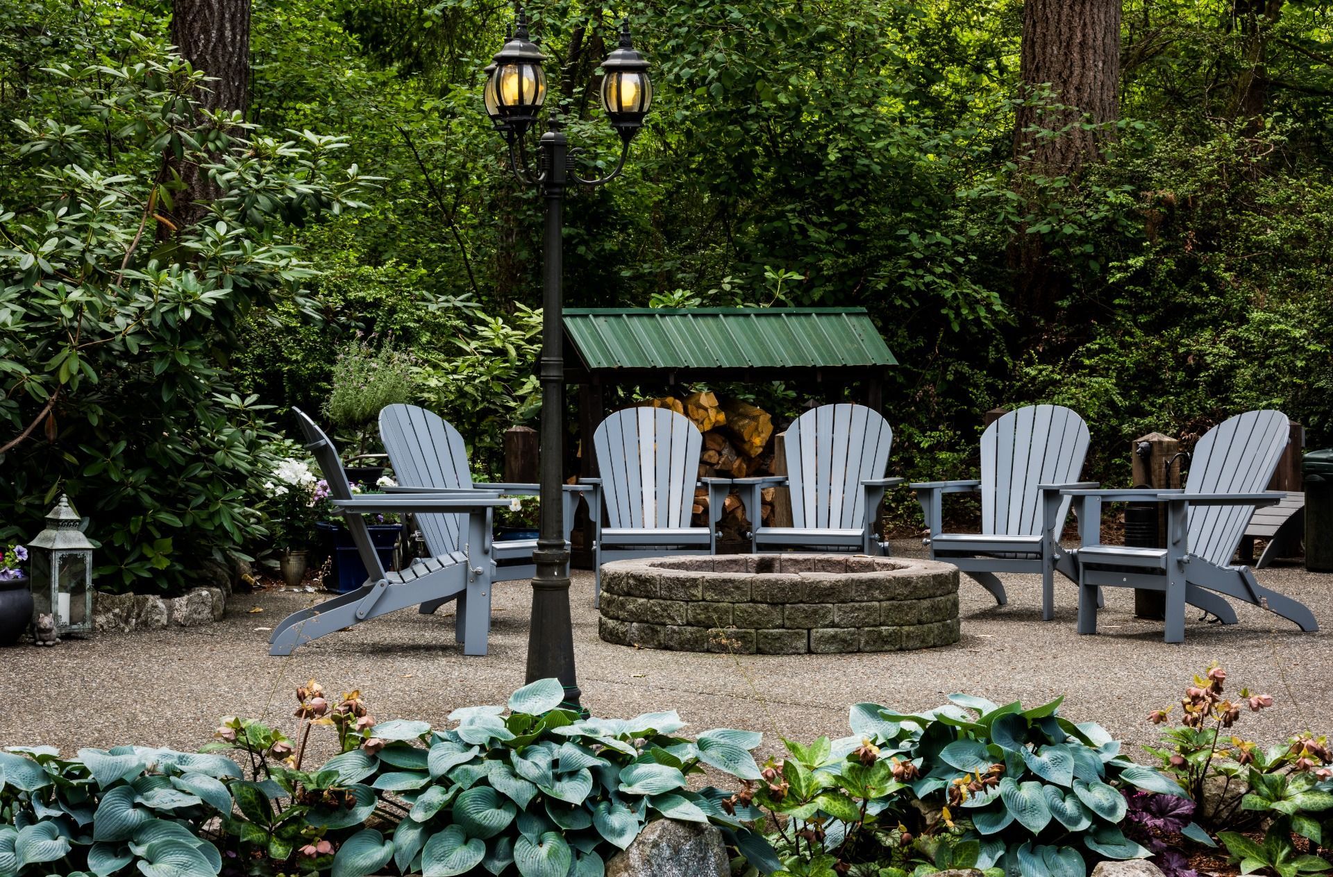 A group of chairs are sitting around a fire pit.