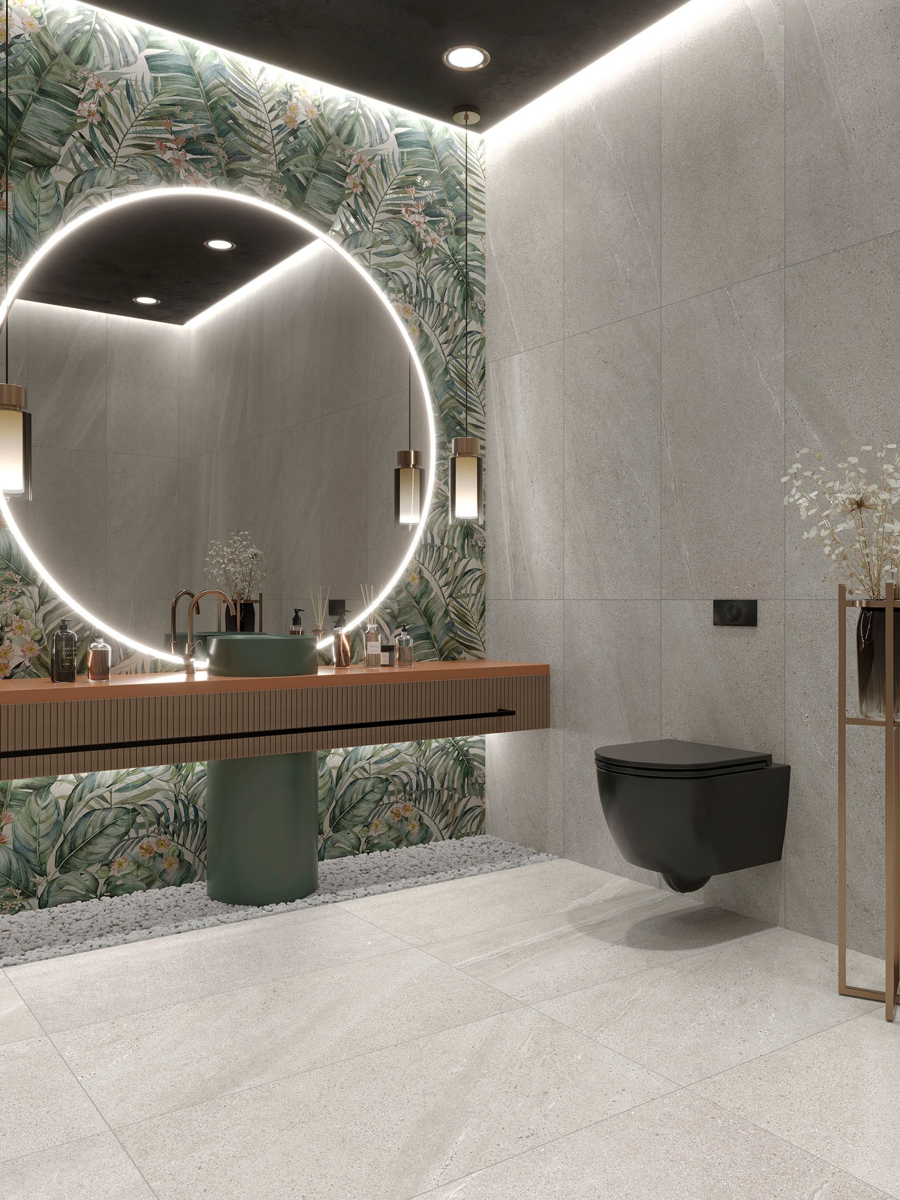Un bagno moderno con specchio rotondo retroilluminato, carta da parati a tema botanico, lavabo a colonna verde e WC sospeso nero.