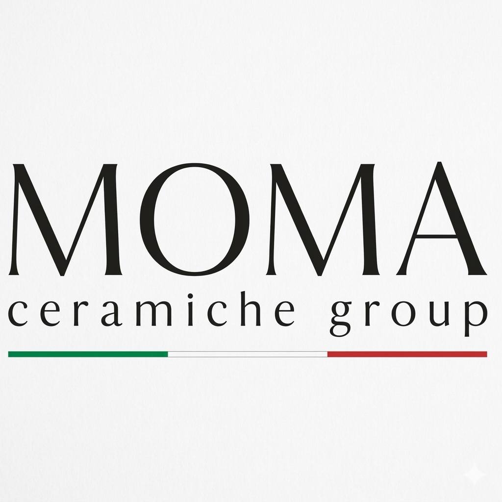 Logo del gruppo MOMA Ceramiche, caratterizzato da testo nero su una striscia orizzontale tricolore verde, bianca e rossa.