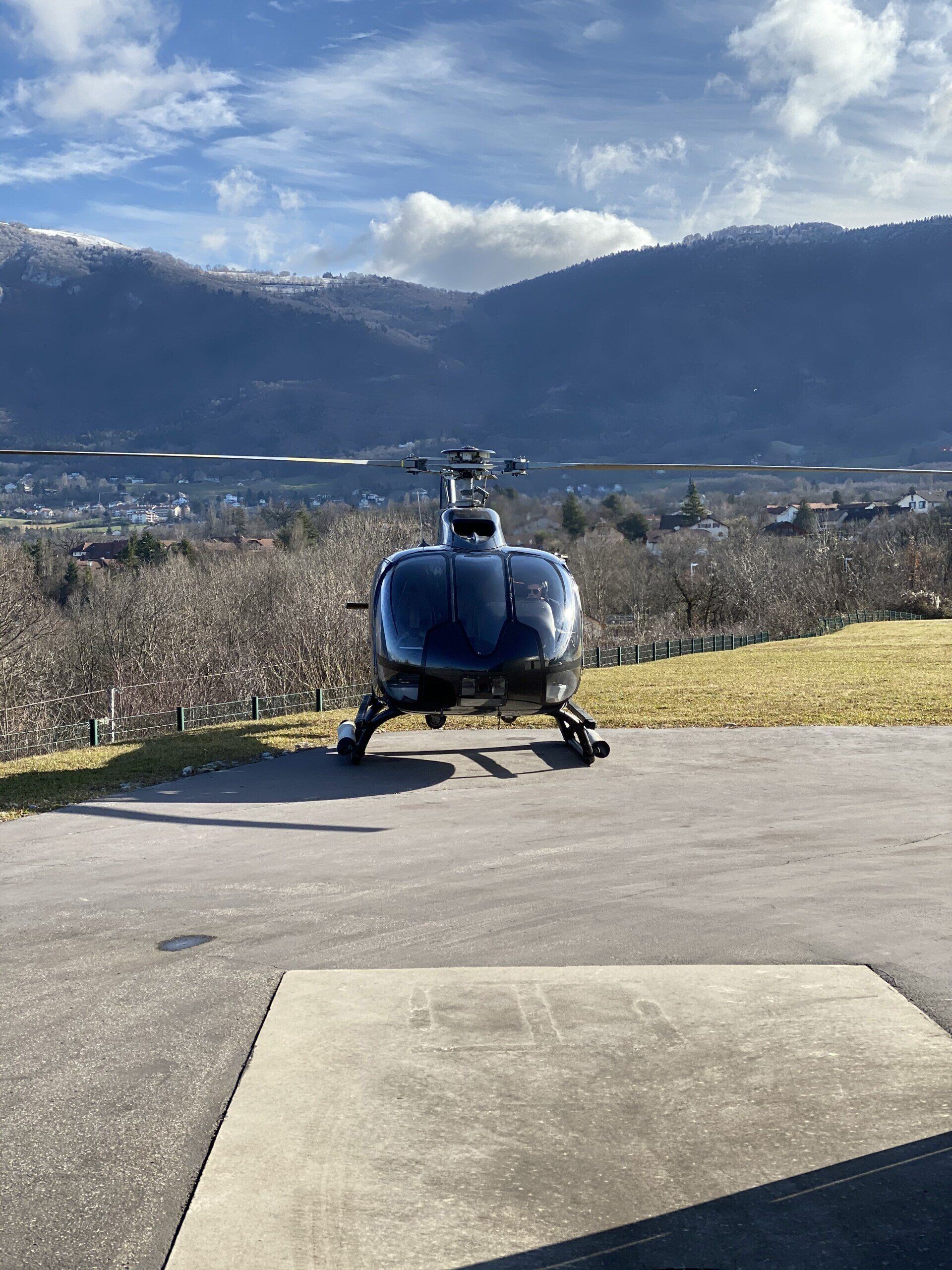 hélicoptère sur une place