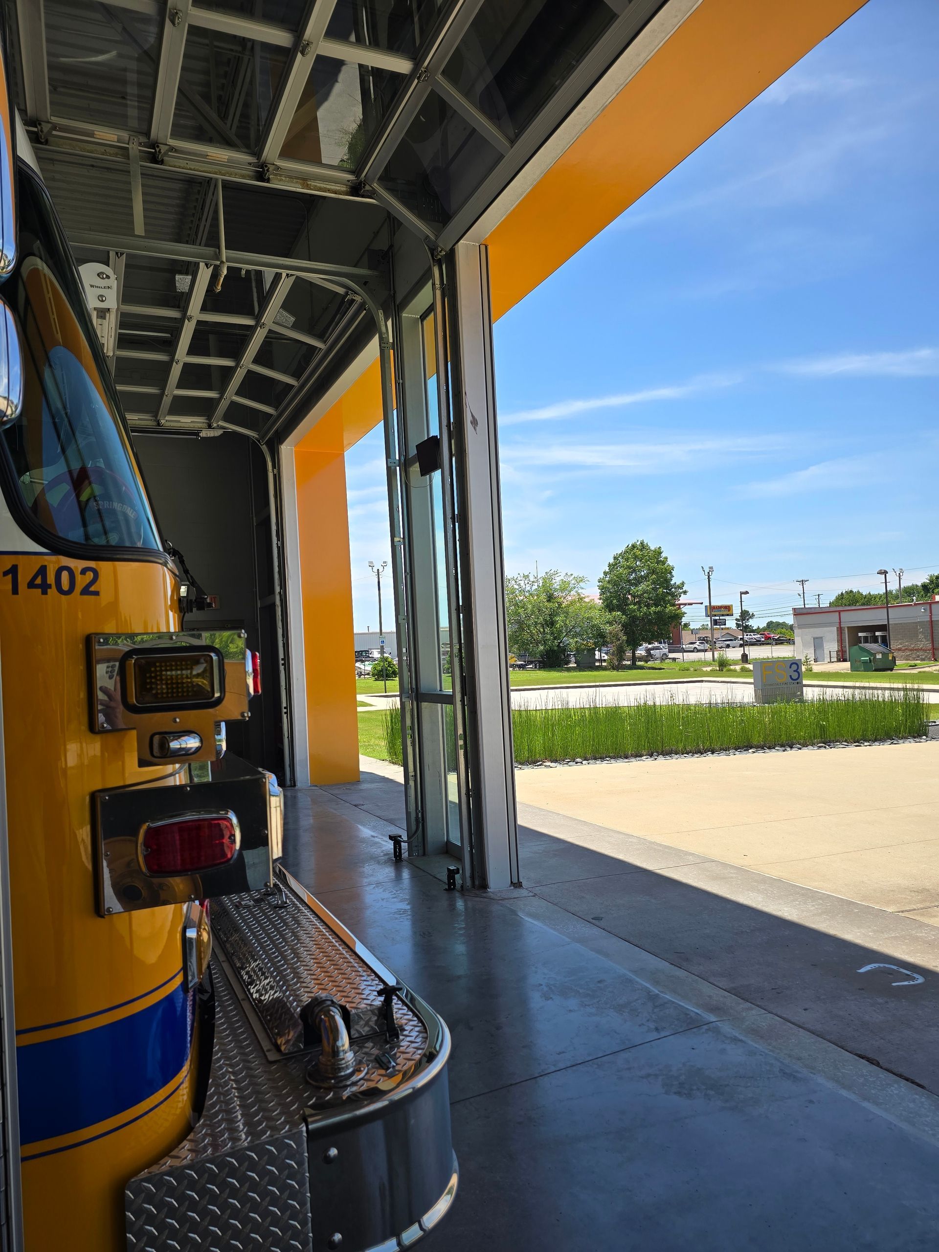 A yellow bus with the number 1402 on it