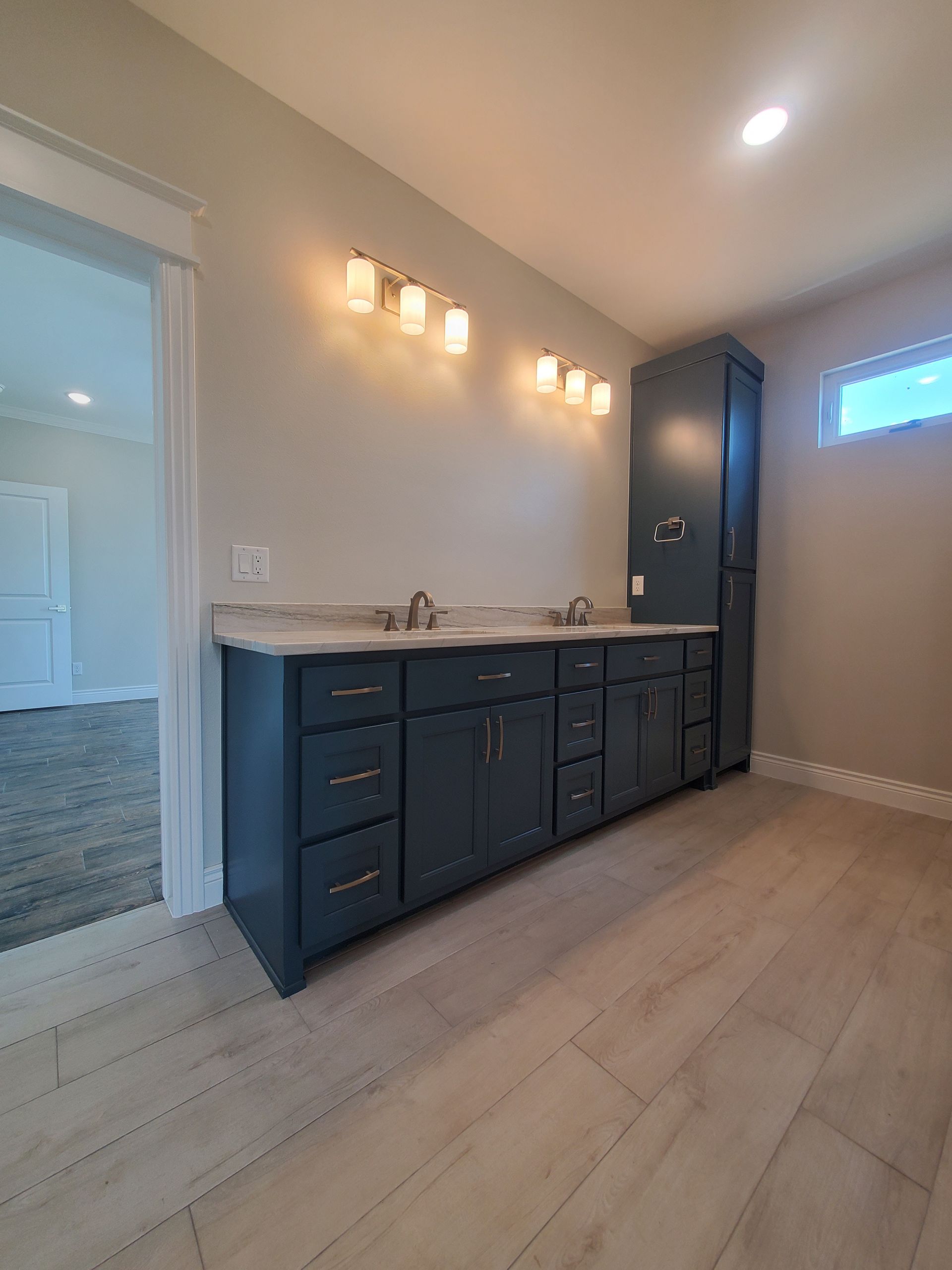 bathroom interior paint