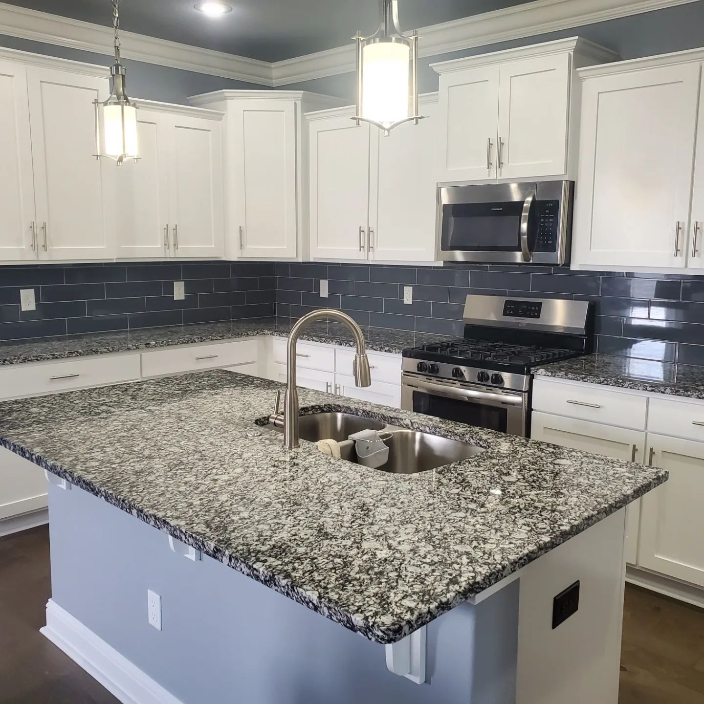 white cabinet interior kitchen