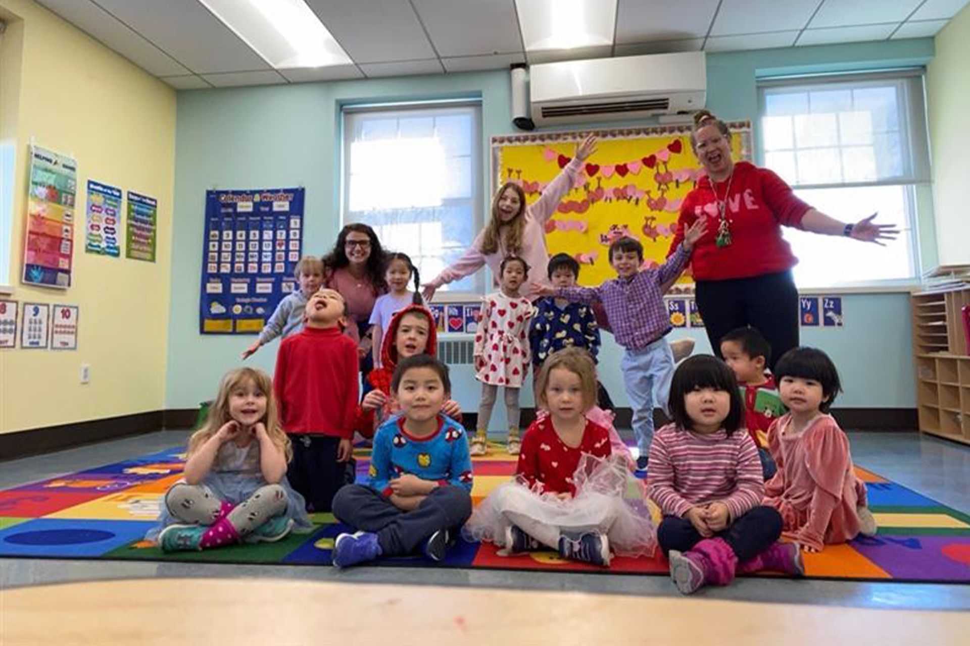 A group of children are posing for a picture in a classroom.