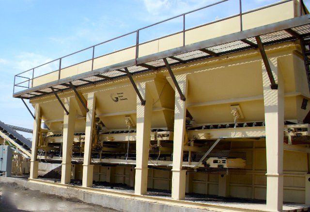 A large building with a staircase going up to the top of it