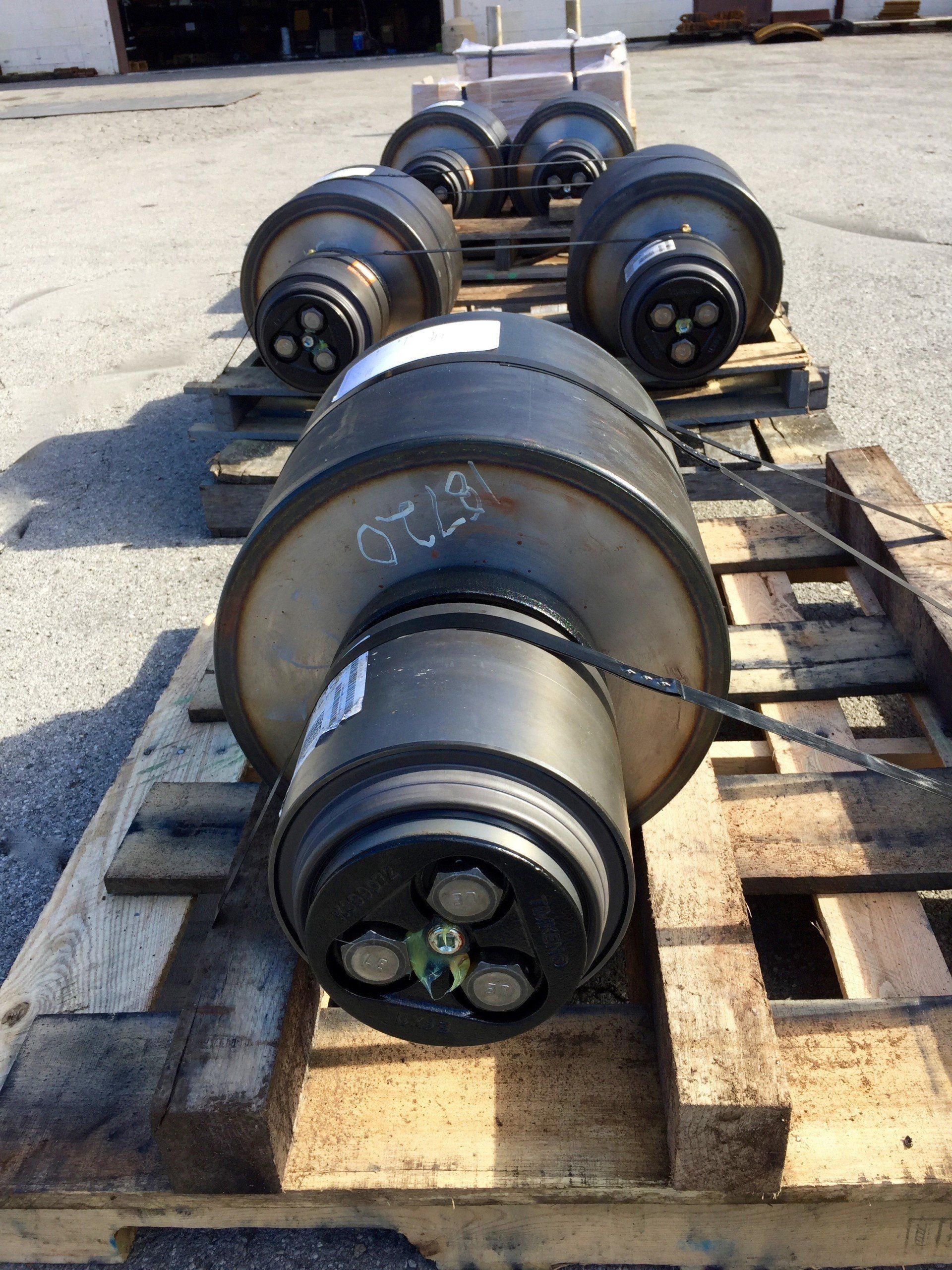 A bunch of wheels are sitting on a wooden pallet