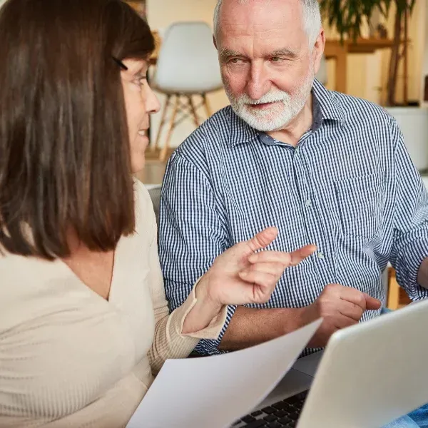 An image showing retirees discussing life insurance options with an agent.