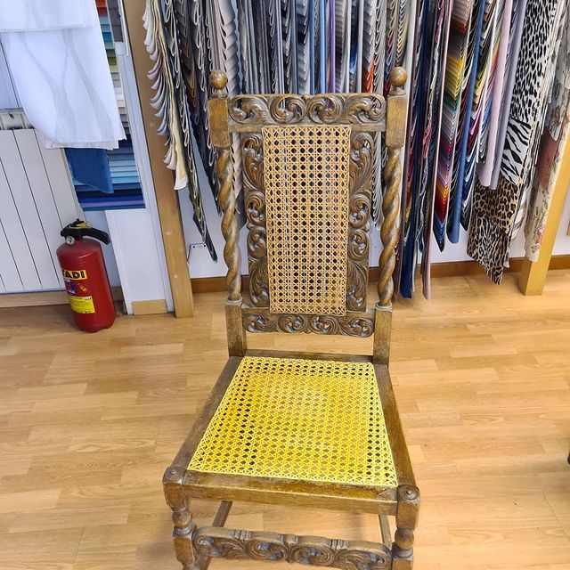 sedia in legno e rattan