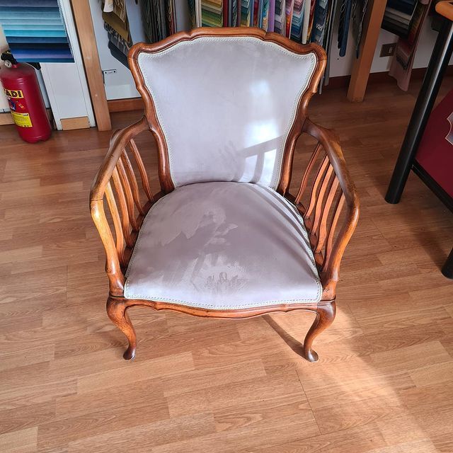 seduta con tessuto viola